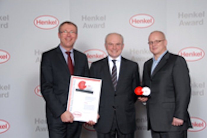 The Best Supply Performance 2010 is awarded to Symrise. From left, Burkhard Jäger (Symrise), Bertrand Conquéret (Henkel) and Holger Winkel (Symrise).