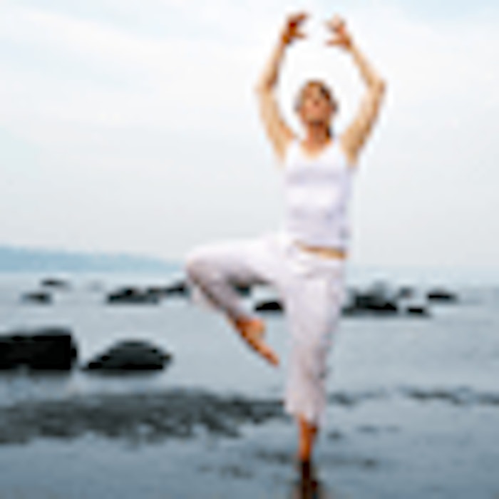 womn_yoga_ocean_is