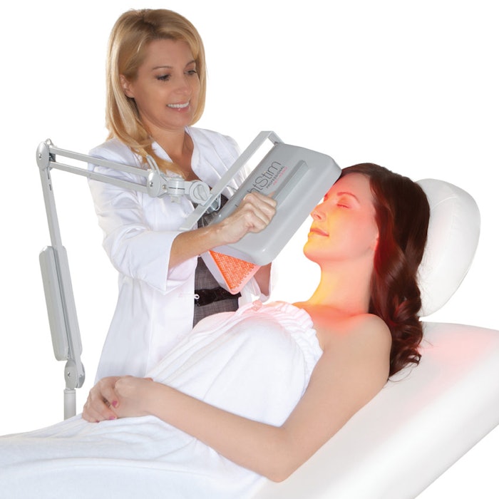 SI1805_RU_paals_esthetician_and_patient_web_850