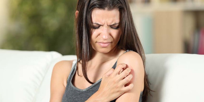 WomanIrritatedSkinScratching850x425