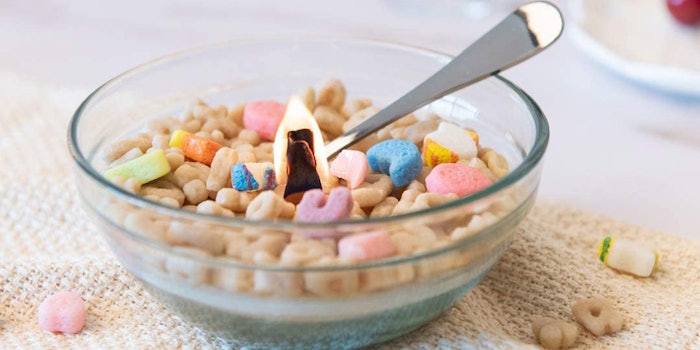 The candle is handmade and comes in a glass bowl with a real spoon. Photo: Amazon.