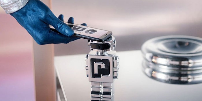 The fragrance connects with the user's phone. Photo: Paco Rabanne.
