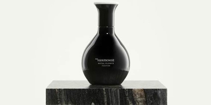 The fragrance features Bulgarian rose, orange blossom, patchouli and sharp metallic notes.