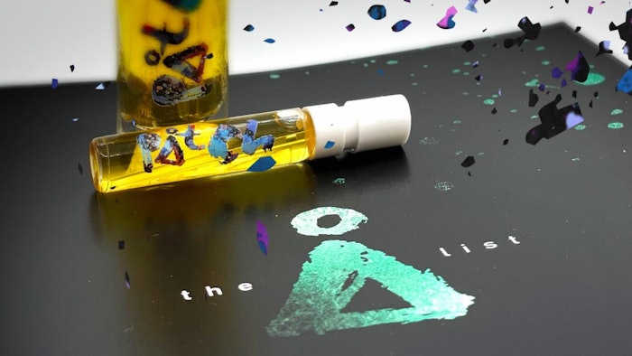 Påtch's scent notes include sweet earthiness, leather, floral, peach and apricot.