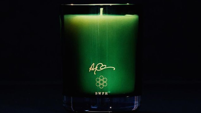 Winter Warmth features notes of fresh mint, apples, strawberries, soft musk and balsam.