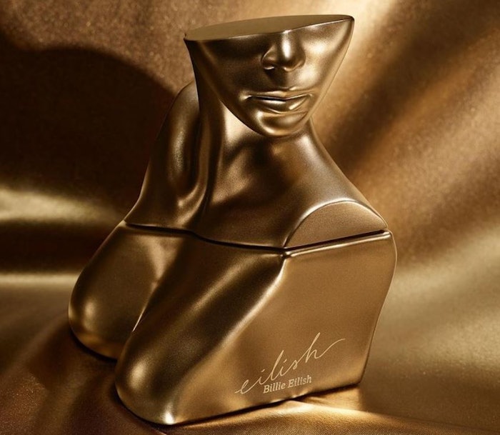 The fragrance opens with sugared petals, accented by mandarin and red berries.