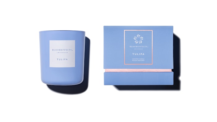 The Tulipa candle features scent notes of fresh tulip, waterlily, blonde woods and petitgrain.