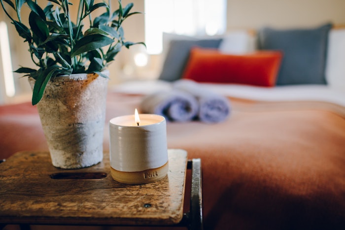 The hand-poured candles use sustainable rapeseed, coconut wax, natural essential oils and sustainable fragrance oils.
