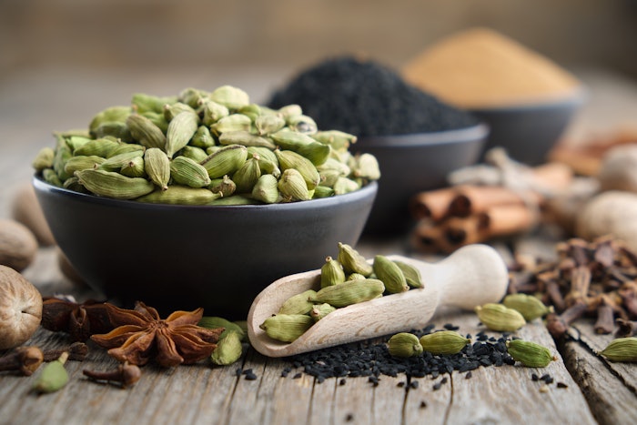 The cardamom extract is produced using a unique combination of methods to highlight its original olfactory profile with a new dimension.