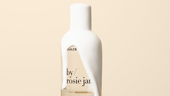 Dulce offers notes of two kinds of vanilla, nude musk and hinoki wood.
