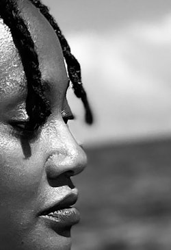 Elleblkwhtcroppedperfumerflavorist