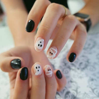 Mummy nail art