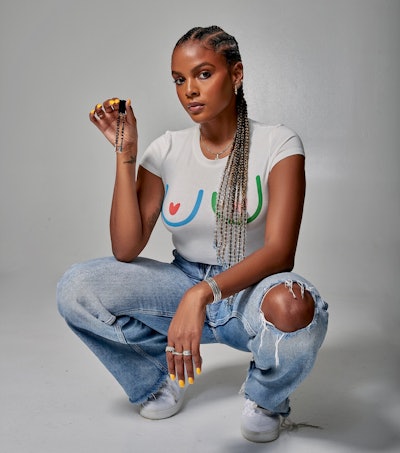 To commemorate the one year milestone, Moodeaux is hosting giveaways on social media: free shipping from 10/10-10/17 and BOGO on the Worthy Starter Pack Sampler from 10/17-10/24.