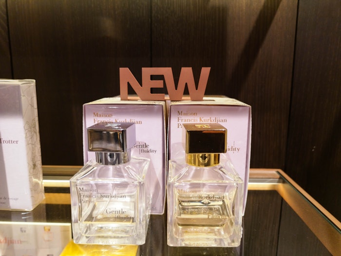 724 offers scent notes of white sandalwood, aldehydes, bergamot, fresh white flowers, jasmine and musks.