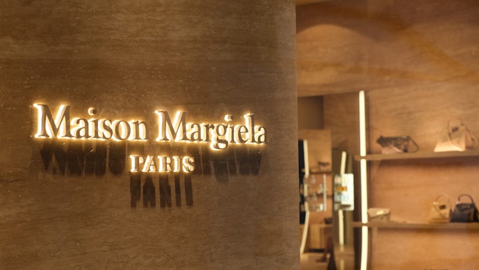 The Matcha Meditation candle offers scent notes of matcha tea accord, white chocolate and orange blossom.