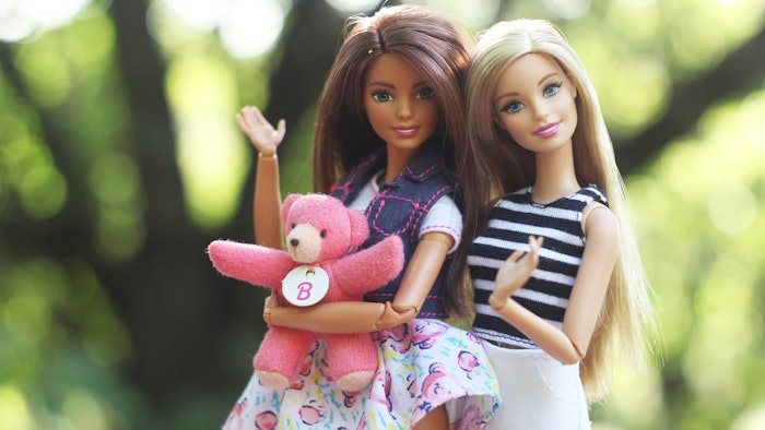 A Malibu Holiday is inspired by the fragrance of Southern California beaches and is part of Barbie’s Holiday Collection, a selection of gifts with the classic Barbie touch from female-founded brands.