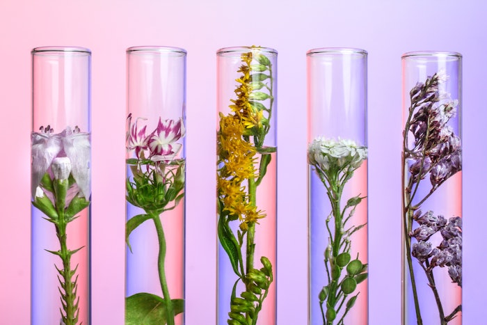 The natural fragrance market in the United States is estimated at $889.5 million in 2022.