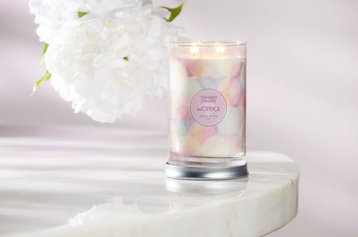 As the brand’s fifth annual Scent of the Year, Wonder features notes of white lavender, sparkling citrus and warm amber.