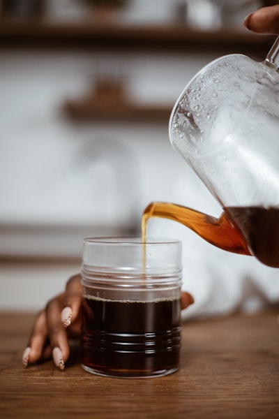 Ylang ylang is a fabulous ingredient in jasmine tea, white peach and strawberry flavors, and can be used in tea, ice cream, custards, meringue and confections.