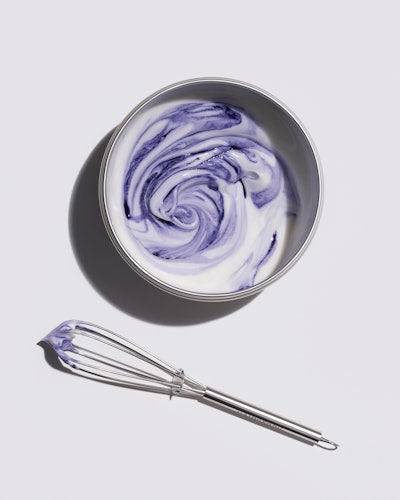 The Purple Color Boost for New Wash boosts color, brightness, shine, manageability and antioxidation for all shades of blonde, gray, silver and white.