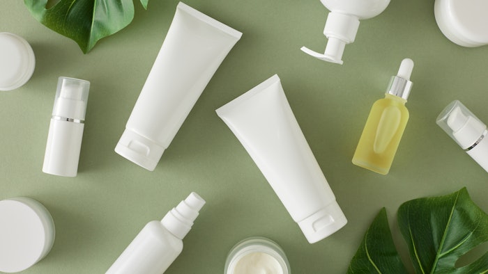 The silicone elastomer gel is swollen with a plant-based oil as a natural diluent, resulting in a smooth texture that blends well with the skin.