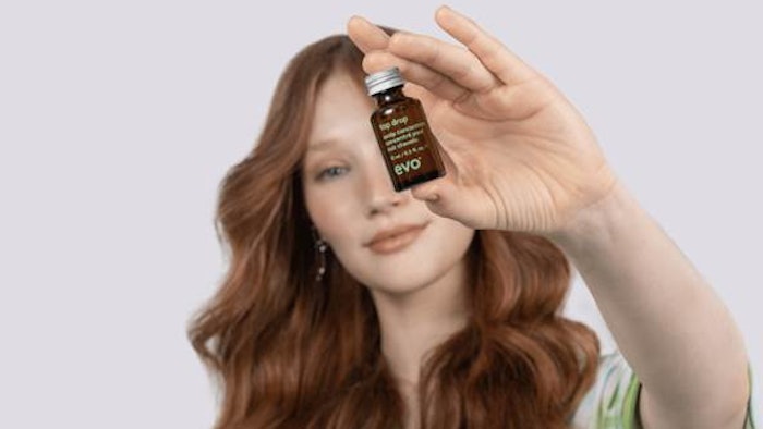 Top Drop Scalp from evo hair is a small but mighty scalp health concentrate that works instantly to reduce inflammation, itchiness and irritation to leave the scalp instantly calm and refreshed.