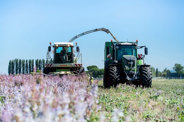 The CSR policy is designed to be based on three fundamental pillars: people, products, and the environment.