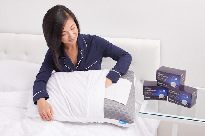 The insert is designed to be a non-invasive solution that promotes sleep quality, made of 70% repurposed cotton, to be inserted between the pillow and the pillowcase, to be changed weekly, with each box containing a three-month supply.