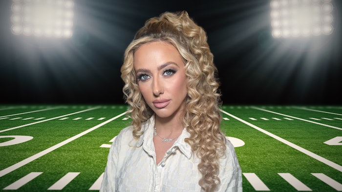 Hairstylist Laurabeth Cabott brought Brittany Mahomes' game day curls to life for the Kansas City Chiefs home game against the Denver Broncos.