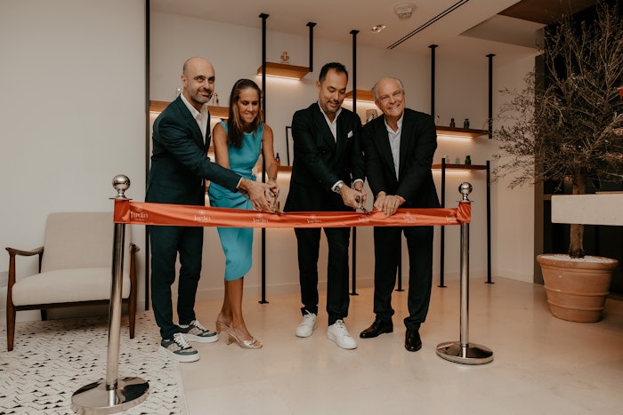 Ribbon cutting at Jardin Arabia Symrise Dubai, f.l.t.r.: Tarek Anbar (Fine Fragrance Dubai), Julianne Pruett (President Global Fine Fragrance), Ricardo Omori (Deputy President Global Fragrance), Eder Ramos (President Global Fragrance).