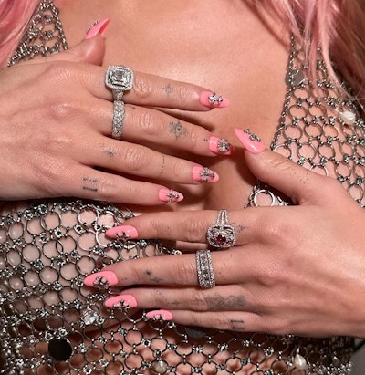 425263877 394941816361865 5620696134804946339 N