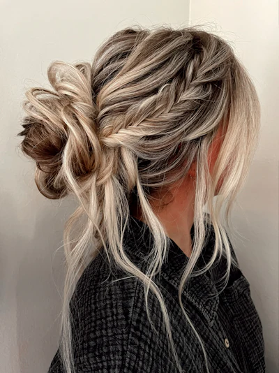 Midi Bun by Sara Lopez (@svglamour)