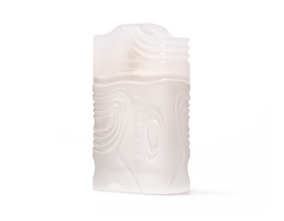 Maracoca for Men features a combination of mystical sagebrush, calming lavender and heady amyris, with smoky notes. Additional notes include ambrette, vanilla, and musk.