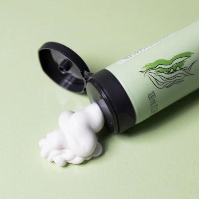 Carbonwave’s SeaBalance 2000, an upcycled emulsifier made from seaweed, recently made a high-profile debut in KMS Hair’s new ConsciousStyle Beach Style Crème.