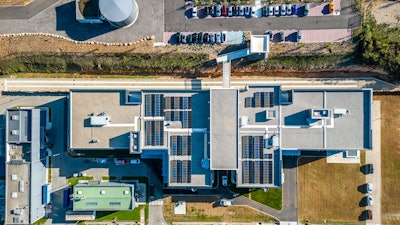 The innovation center at Mane headquarters centralizes several structures such as scientific documentation, a laboratory for new technologies, pilot lines, a test platform for new processes, an extraction workshop, and laboratories to further research on encapsulation and extrusion.