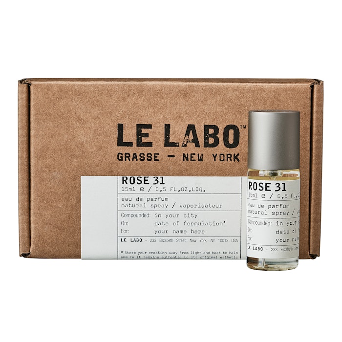 Le Labo Rose 31features notes of the Centifolia rose, quickly picked up by a chorus of warm, spicy and woodsy notes such as cumin, olibanum, cedar and a touch of amber.