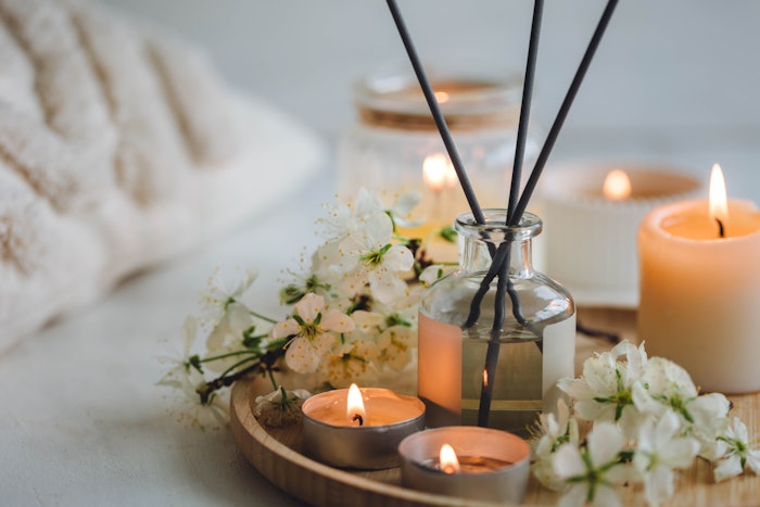 Augeo® is an innovative solution for the solvents used in the candle industry, allowing a more sustainable profile and tackling challenges such as inefficient burning, inadequate flames, poor scent, soot generation, and toxic gas emissions.