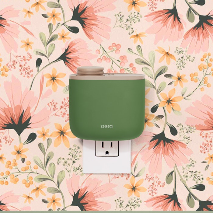 The Apartment Therapy for Aera collection capsules is made from a combination of essential oils and naturally identical molecules, inspired by English Cottage, Tuscan Villa and Brooklyn Brownstone.