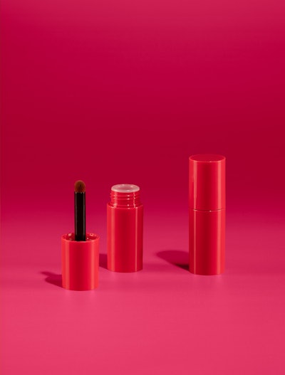 ICONS|ICS’s flushfit Chubby Bottle features a soft and plump dome-shaped brush for lip, eye or liquid blush formulations.