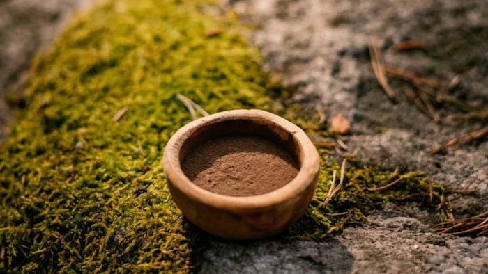 Uute-Scientific-natural-powder-extract-Powder-in-bowl