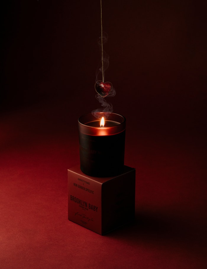The Brooklyn Baby, Cherry Noir features a robust, pleasant scentscape with a multifaceted play between sweet and smoky indulgences.