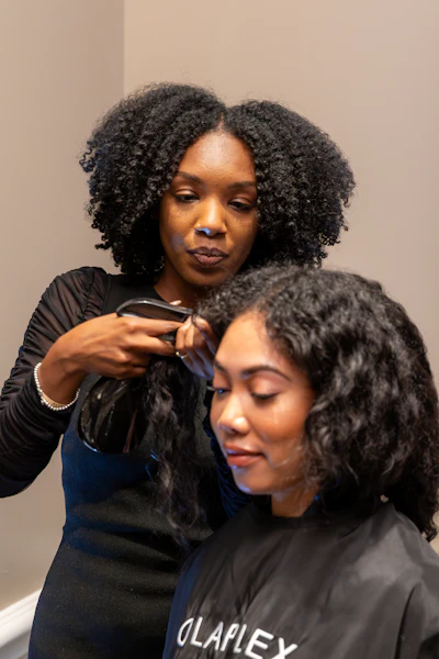 Coko Taft demos Olaplex's Bond Shaper Curl Rebuilding Treatment.
