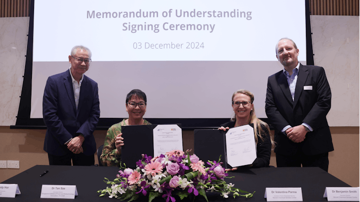 The two organizations signed a memorandum of understanding to promote academic cooperation and exchange in education research.