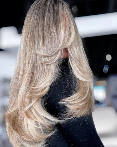 A long, wispy buttery blonde from @jillpaintsdenver.