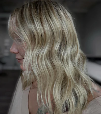 A buttery blonde on wavy hair from @masondidmyhair.