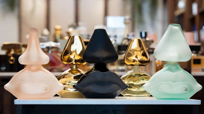 The sculptures have been reinterpreted into immersive scent instillations.