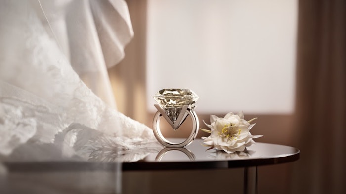 Vera Wang LOVE includes fragrance notes of mandarin, amber and Queen of the Night flower.
