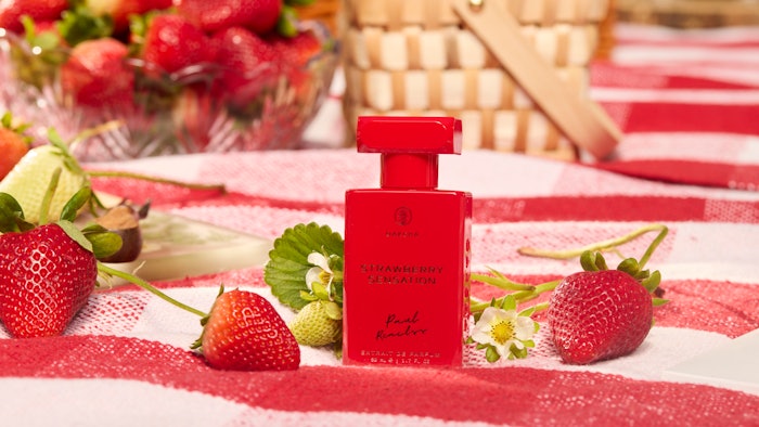 Strawberry Sensation has fragrance notes of strawberry, vanilla cream and sandalwood.