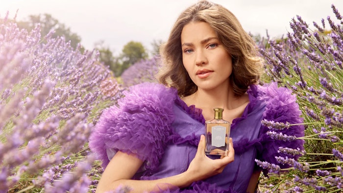 Purple Mémoire eau de parfum includes fragrance notes of lavender, violet, tonka and sandalwood.