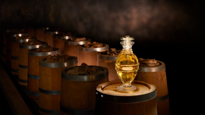 Principal perfumer Sophie Labbé described the fragrance as “a delicate balance of bright citrus, the captivating power of rose enhanced by osmanthus, and the shadowy, earthy freshness of patchouli.”